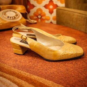 Vintage Roberto Capucci yellow patent leather slingback block heel size 6